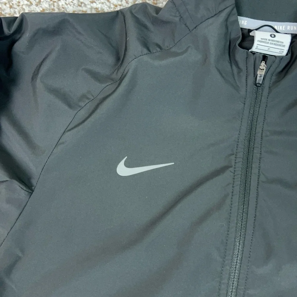 Nike Jacket Mens Small Black Full Zip Windbreaker Running Training Swoosh Sport